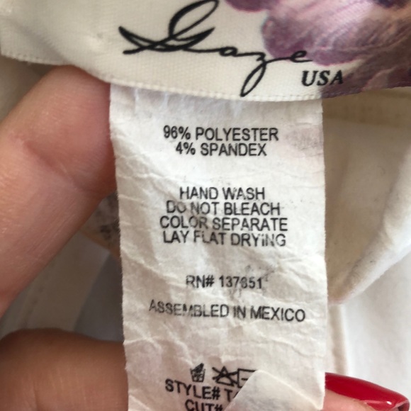 Cute floral top - Picture 2 of 3